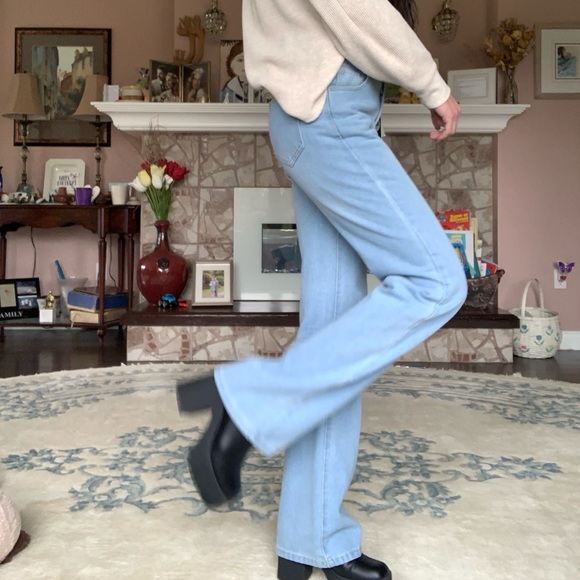 Boohoo Blue Mid Rise Wide Leg Jeans - Picture 11 of 16